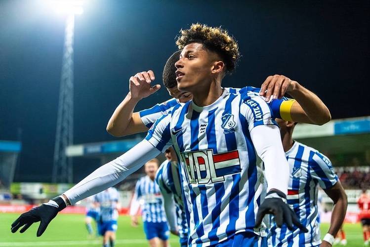 包含集结日荷甲焦点战，浙江队复出首秀，信心回归，球探报告显示潜力的词条